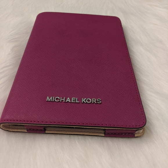 💥💥Michael Kors Leather iPad mini case in purple